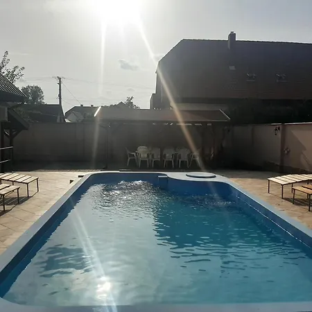 4 Feroehelyes Apartamento