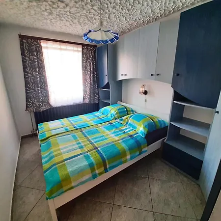 4 Feroehelyes Apartamento