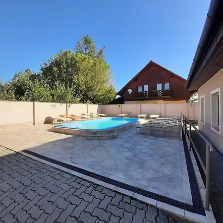 4 Feroehelyes Apartamento